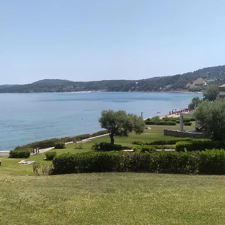 Beach Nest Avaton Villa *