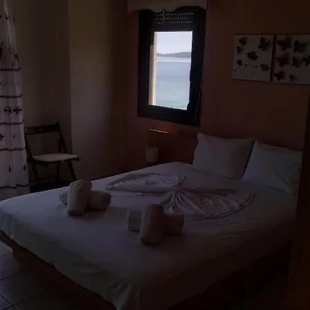 Beach Nest Avaton Villa *